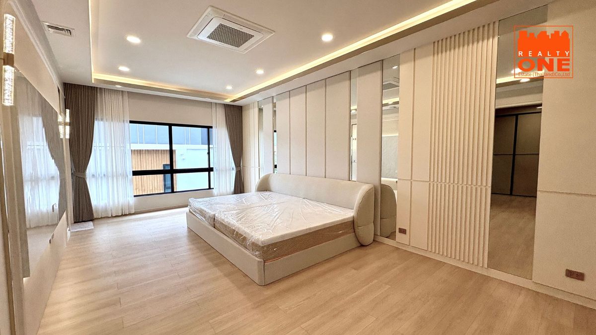 ขายลาดพร้าว101 แฮปปี้แลนด์ : ขายบ้านหรูหลังใหญ่ สร้างใหม่ พร้อมสระว่ายน้ำ 220 ตารางวา ลาดพร้าว 101 แยก 42