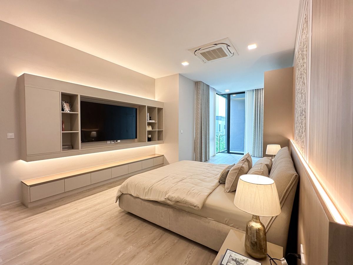 For RentHousePattanakan, Srinakarin : Luxury 3-Storey Corner Detached House with Private Lift at Vive Krungthep Kreetha Near Wellington College
