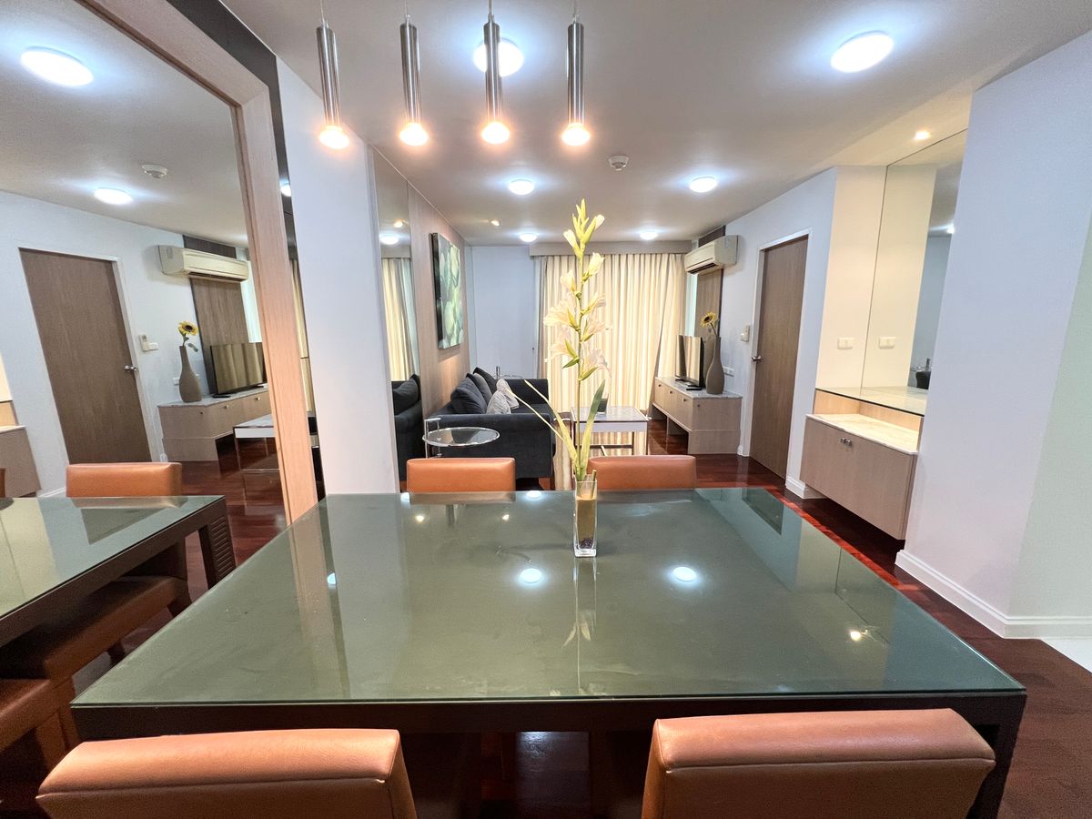 For RentCondoSukhumvit, Asoke, Thonglor : Condo for rent 49 Plus, decorated with 1 bedroom, 1 bathroom, size 51 square meters, 8th floor, near BTS Thonglor