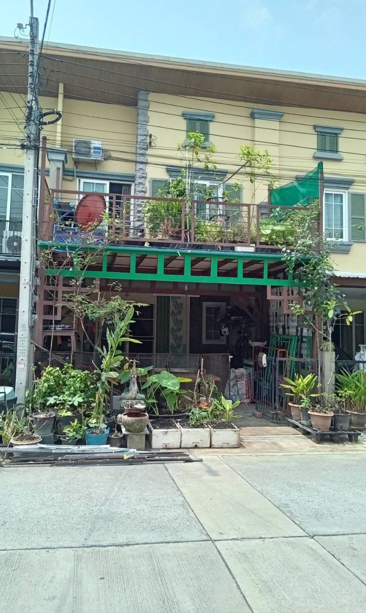 ขายทาวน์โฮมลาดกระบัง สุวรรณภูมิ : ขายถูก!  ทาวน์เฮ้าส์ 2 ชั้น  โครงการ Golden Town Onnut - Pattanakarn โกลเด้น ทาวน์ อ่อนนุช - พัฒนาการ  เลขที่ 199/251  (ซอย7/7) ซ.อ่อนนุช 65 แยก 14 ถ.อ่อนนุช แขวงประเวศ เขตประเวศ กทม.  (ราคา 2,700,000  บาท )