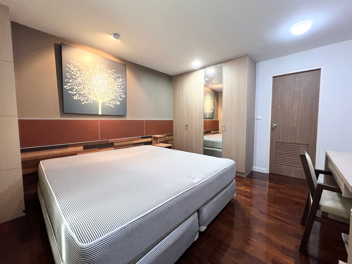 For RentCondoSukhumvit, Asoke, Thonglor : Condo for rent 49 Plus, decorated with 1 bedroom, 1 bathroom, size 51 square meters, 8th floor, near BTS Thonglor