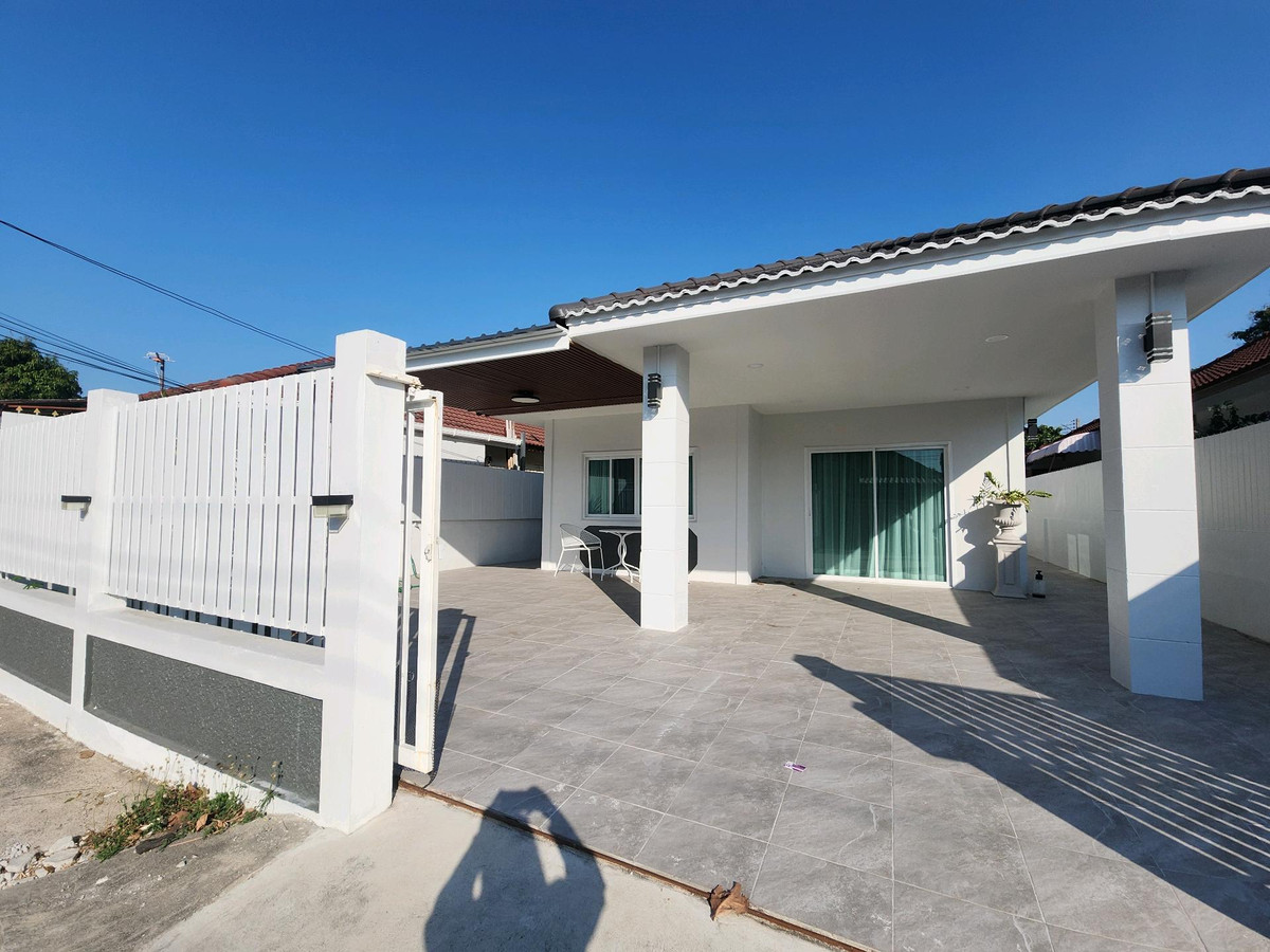 For SaleHousePattaya, Bangsaen, Chonburi : Detached house, cheap competition reservoir