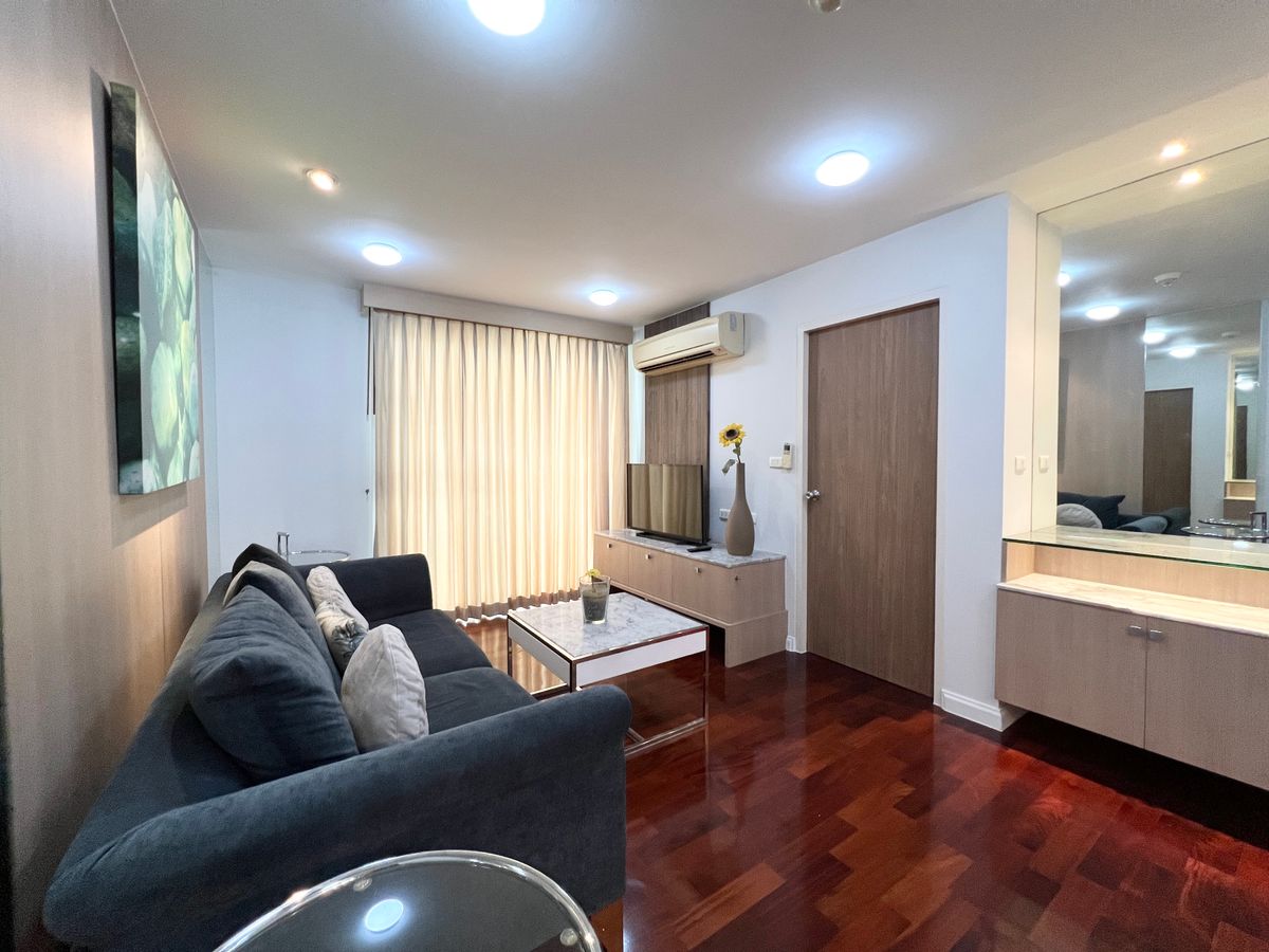 For RentCondoSukhumvit, Asoke, Thonglor : Condo for rent 49 Plus, decorated with 1 bedroom, 1 bathroom, size 51 square meters, 8th floor, near BTS Thonglor