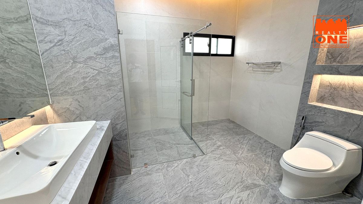 ขายลาดพร้าว101 แฮปปี้แลนด์ : ขายบ้านหรูหลังใหญ่ สร้างใหม่ พร้อมสระว่ายน้ำ 220 ตารางวา ลาดพร้าว 101 แยก 42