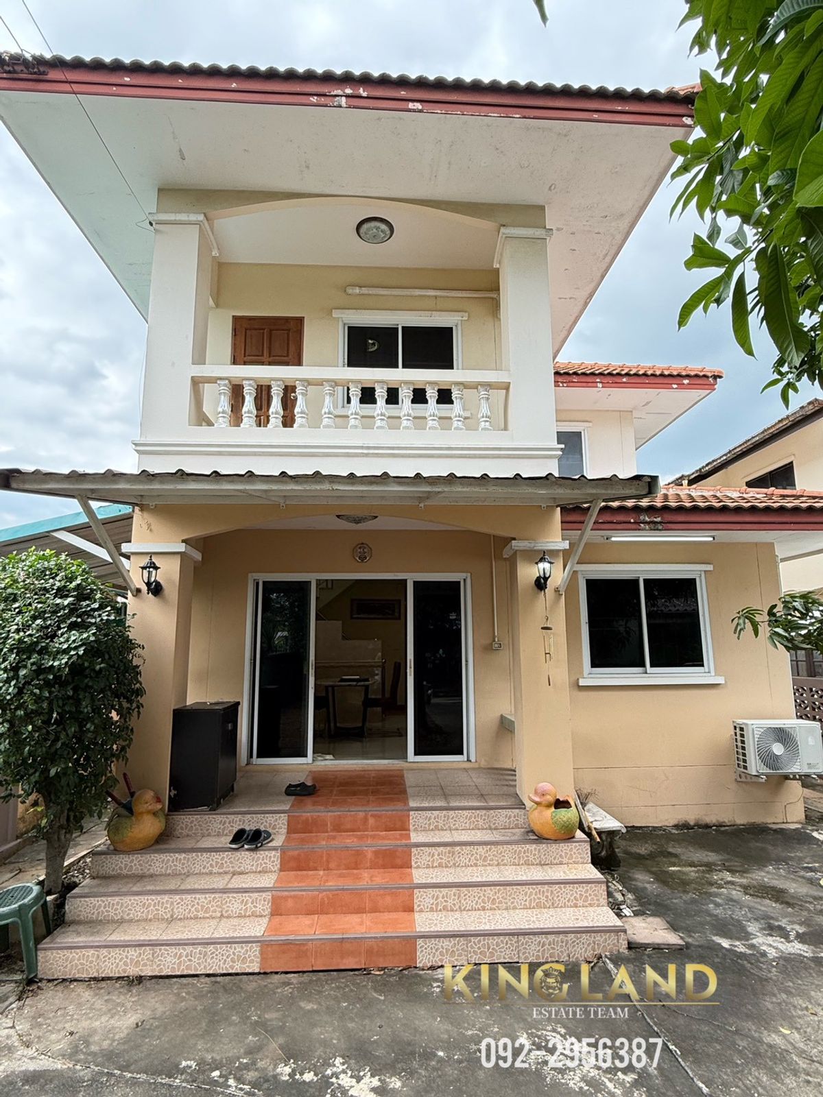 ให้เช่าบ้านนวมินทร์ รามอินทรา : 🏡 บ้านเดี่ยวให้เช่า — หลังใหญ่มาก 83ตรว.มี 3ห้องนอน 📍รามอินทรา 65 ใกล้รถไฟฟ้า “นวลจันทร์” เพียง 900 เมตรจากถนนใหญ่ พื้นที่ใช้สอยกว้างขวาง เฟอร์นิเจอร์ครบ พร้อมที่จอดรถ 3 คัน!
