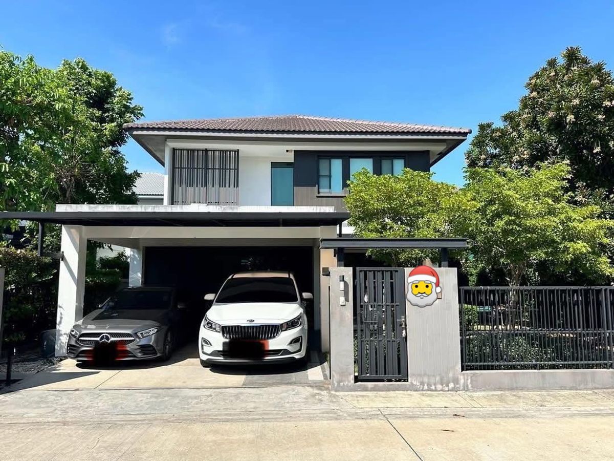 For RentHouseBangna, Bearing, Lasalle : 🏡 Luxurious detached house for rent, MUNTHANA BANGNA, Km. 7 ✨ New house, great location near Mega Bangna With premium facilities Suitable for living as a family or foreigner Near the famous international school 💰 Renting only 75,000 baht/month