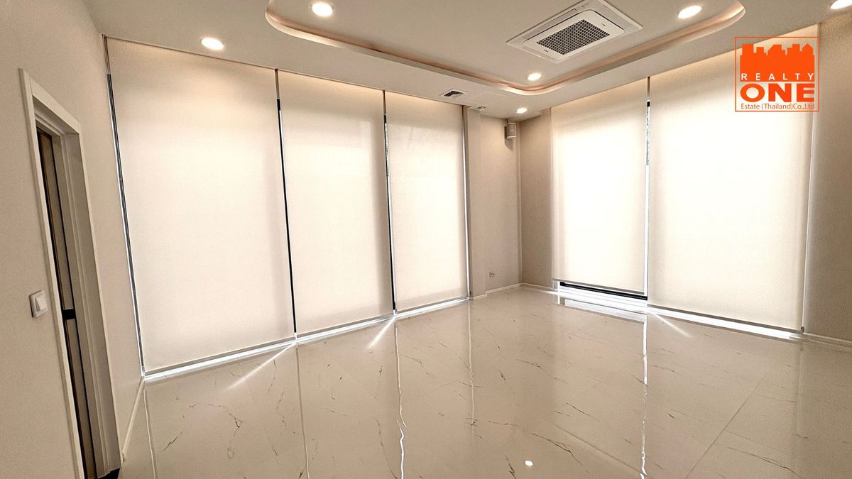 ขายลาดพร้าว101 แฮปปี้แลนด์ : ขายบ้านหรูหลังใหญ่ สร้างใหม่ พร้อมสระว่ายน้ำ 220 ตารางวา ลาดพร้าว 101 แยก 42