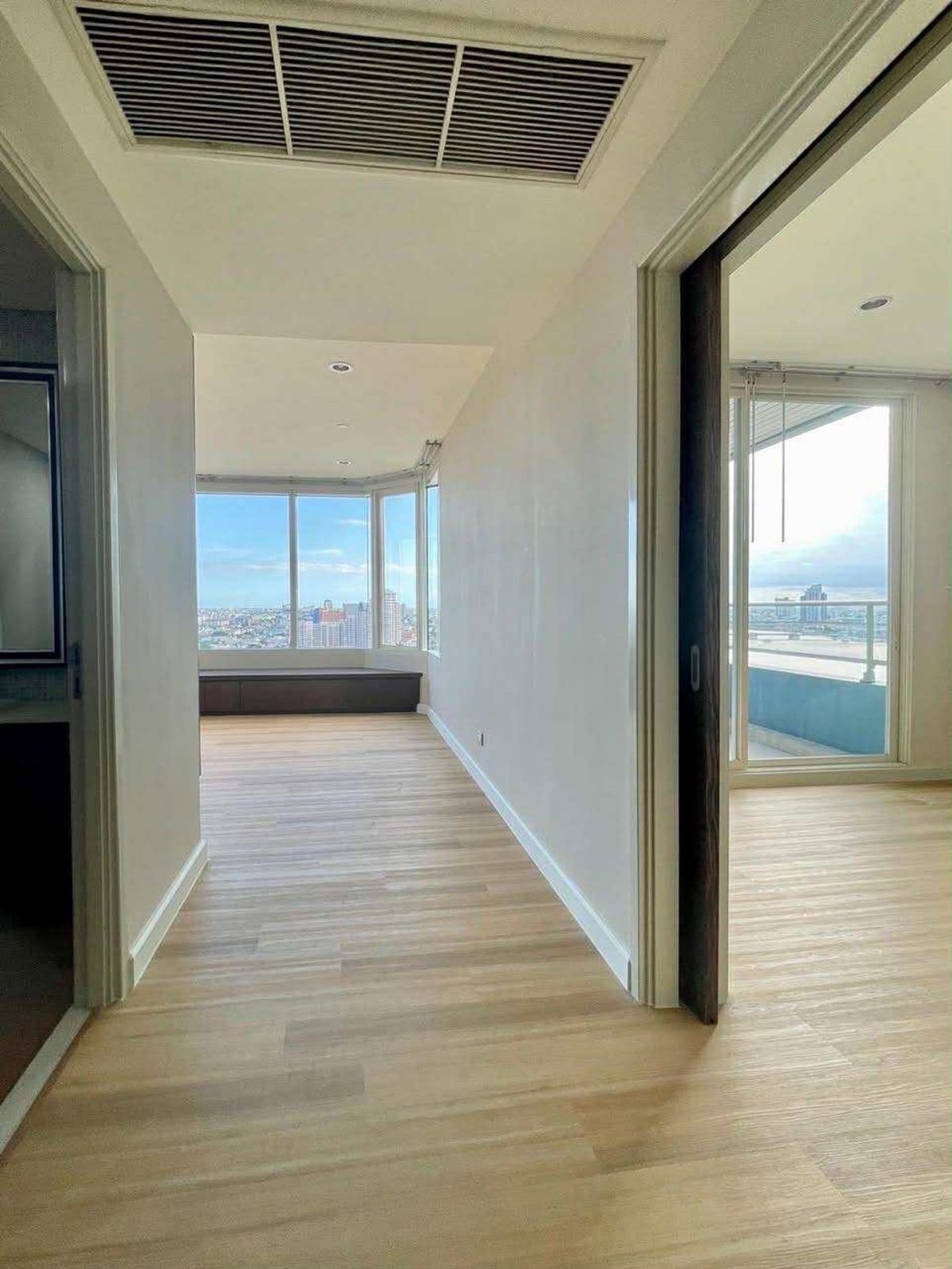 คอนโดวงเวียนใหญ่ เจริญนคร : Sky-High Living with Your Pet | with Panoramic Views Penthouse @WATERMARK CHAOPHRAYA RIVER
