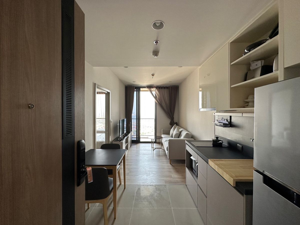 For RentCondoSukhumvit, Asoke, Thonglor : 🚪oka haus 🛏️ Beautiful room ✨ There are many rooms 🌐 Good location 📍 High class 🌤️ Beautiful view 🛋️ fully furnished 📺 Complete electrical appliances (special price)