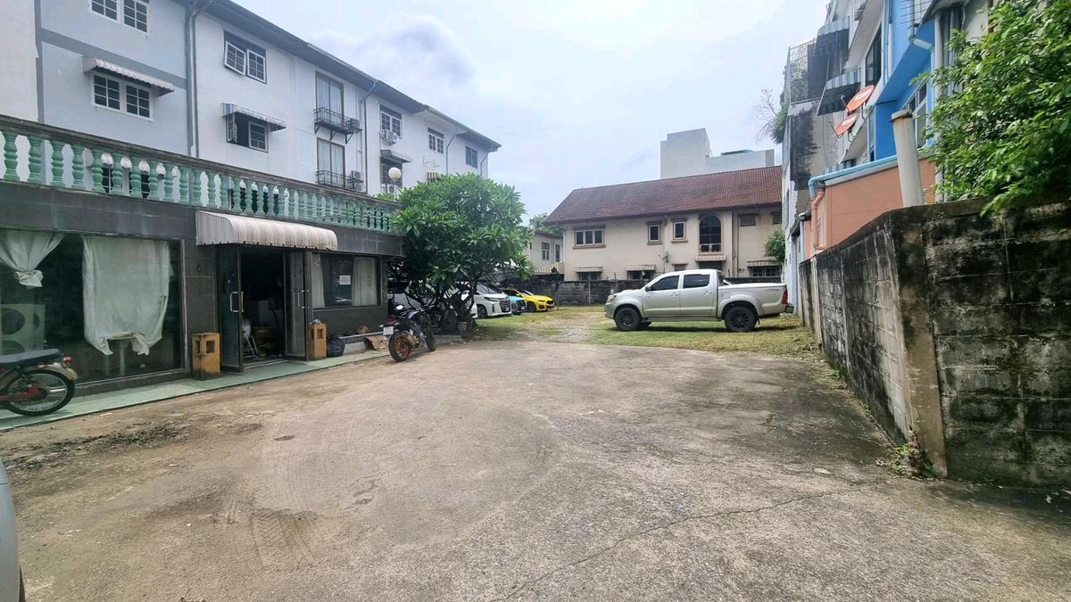 For SaleLandChokchai 4, Ladprao 71, Ladprao 48, : Selling #Land 161 Sq. Lat Phrao Soi 41 #Convenient transportation Enter the mouth of the alley 200 meters 📞066-165-9828 #Near the place