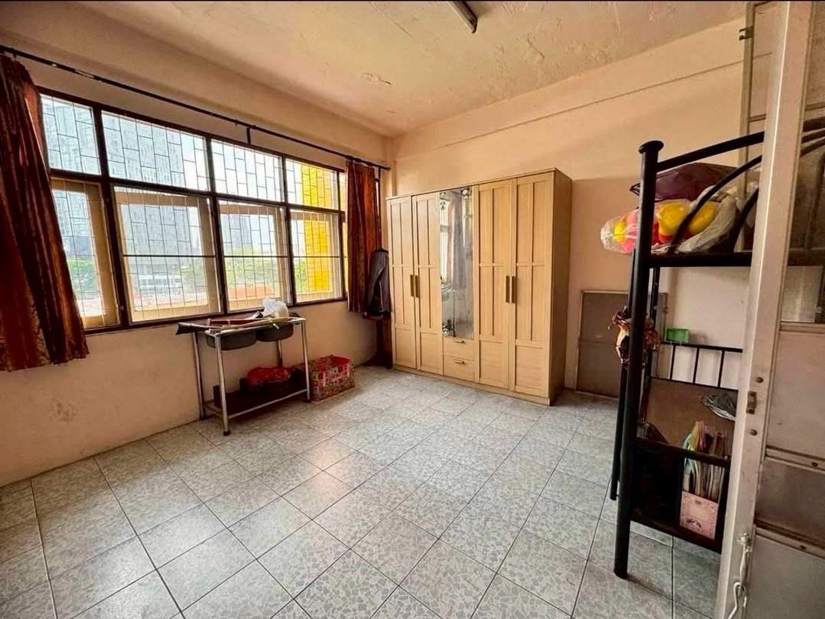 For SaleShop HouseSukhumvit, Asoke, Thonglor : Selling a 4 -story commercial building Ekkamai 30 is suitable for trading.