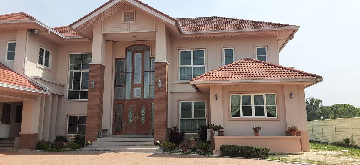 ขายบ้านมีนบุรี-ร่มเกล้า : ขายบ้านเดี่ยว Pool Villa  กฤษฎานคร 25 ขนาด 362 ตรว. พท.ใช้สอย 450 ตรม.   4 นอน 3 น้ำ + ห้องแม่บ้าน  เขตคลองสามวา  ถนนประชาร่วมใจ มีนบุรี กทม. ราคาขาย 14.5 ล้าน