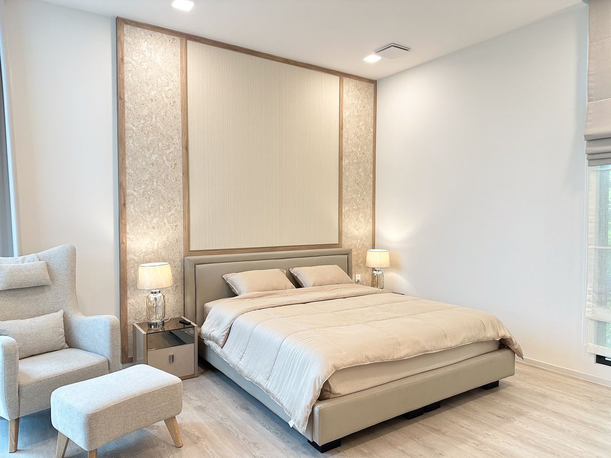 For RentHousePattanakan, Srinakarin : Luxury 3-Storey Corner Detached House with Private Lift at Vive Krungthep Kreetha Near Wellington College
