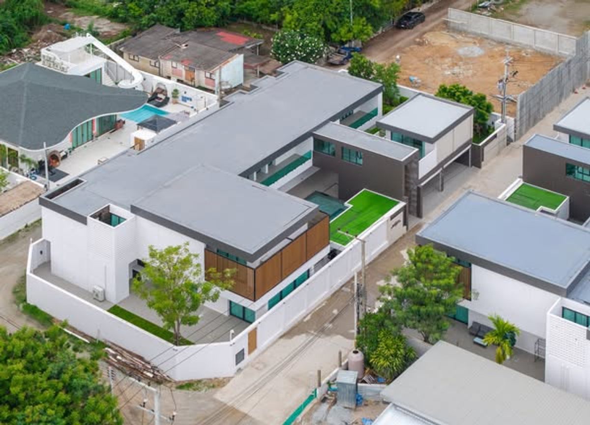 ขายบ้านพัทยา บางแสน ชลบุรี สัตหีบ : วิลล่าตากอากาศ 2 ชั้น ขนาดใหญ่