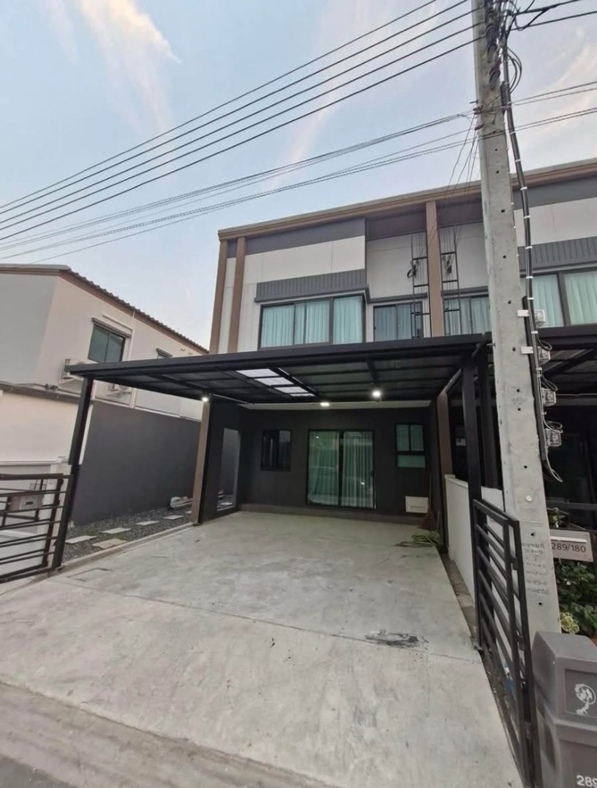 ให้เช่าทาวน์โฮมนวมินทร์ รามอินทรา : 17,000.- ทาวน์โฮมหลังมุม หมู่บ้าน Pleno พลีโน่ พหลโยธิน 54/1  ใกล้วัดเกาะ เชื่อมต่อวัชรพล สายไหม เพิ่มสิน ทางด่วน