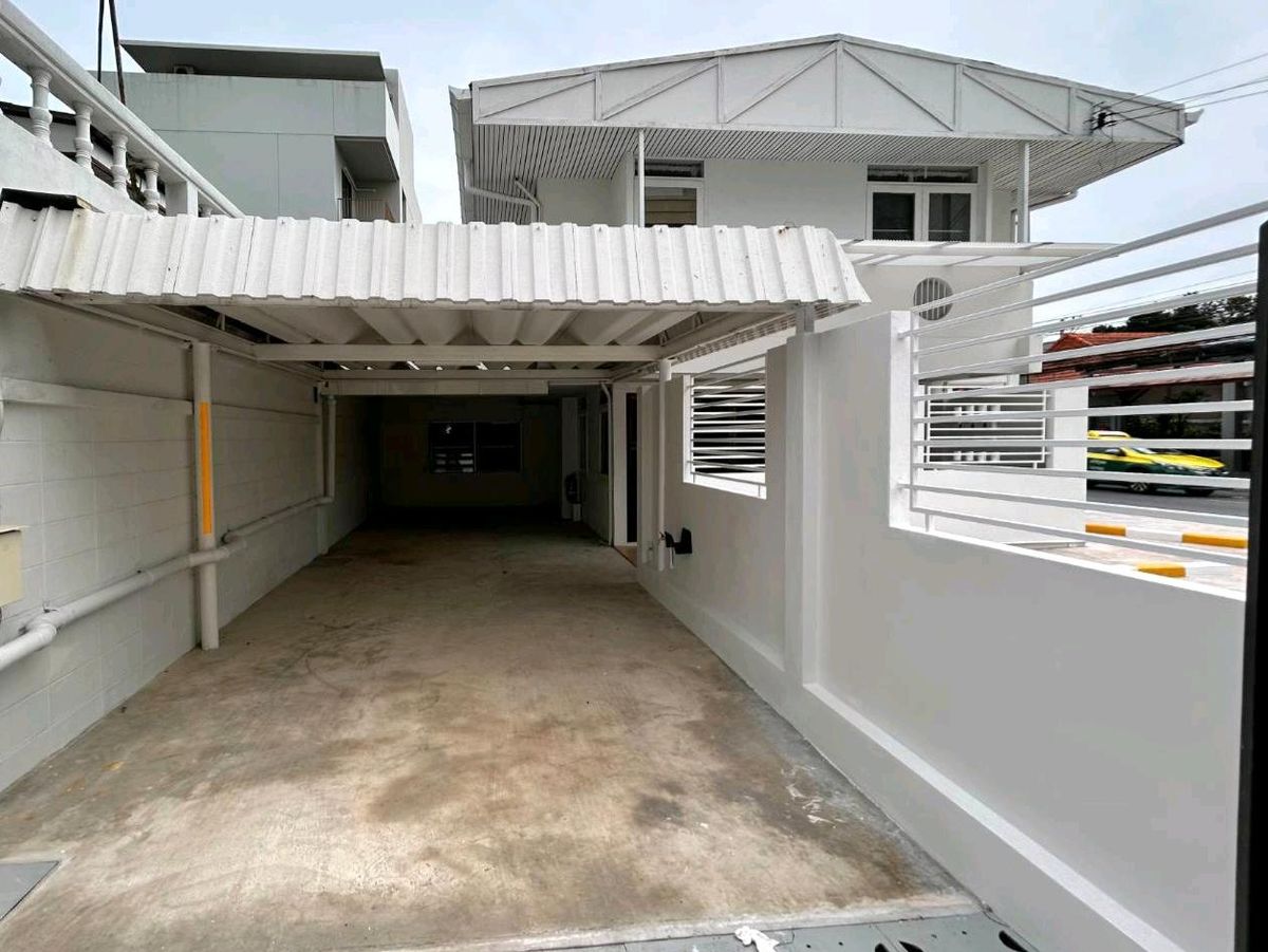 ให้เช่าบ้านพัฒนาการ ศรีนครินทร์ : ให้เช่า บ้านเดี่ยว2ชั้น พื้นที่50ตรว. อยู่ถนน พระราม9  ใกล้ห้างเดอะไนท์