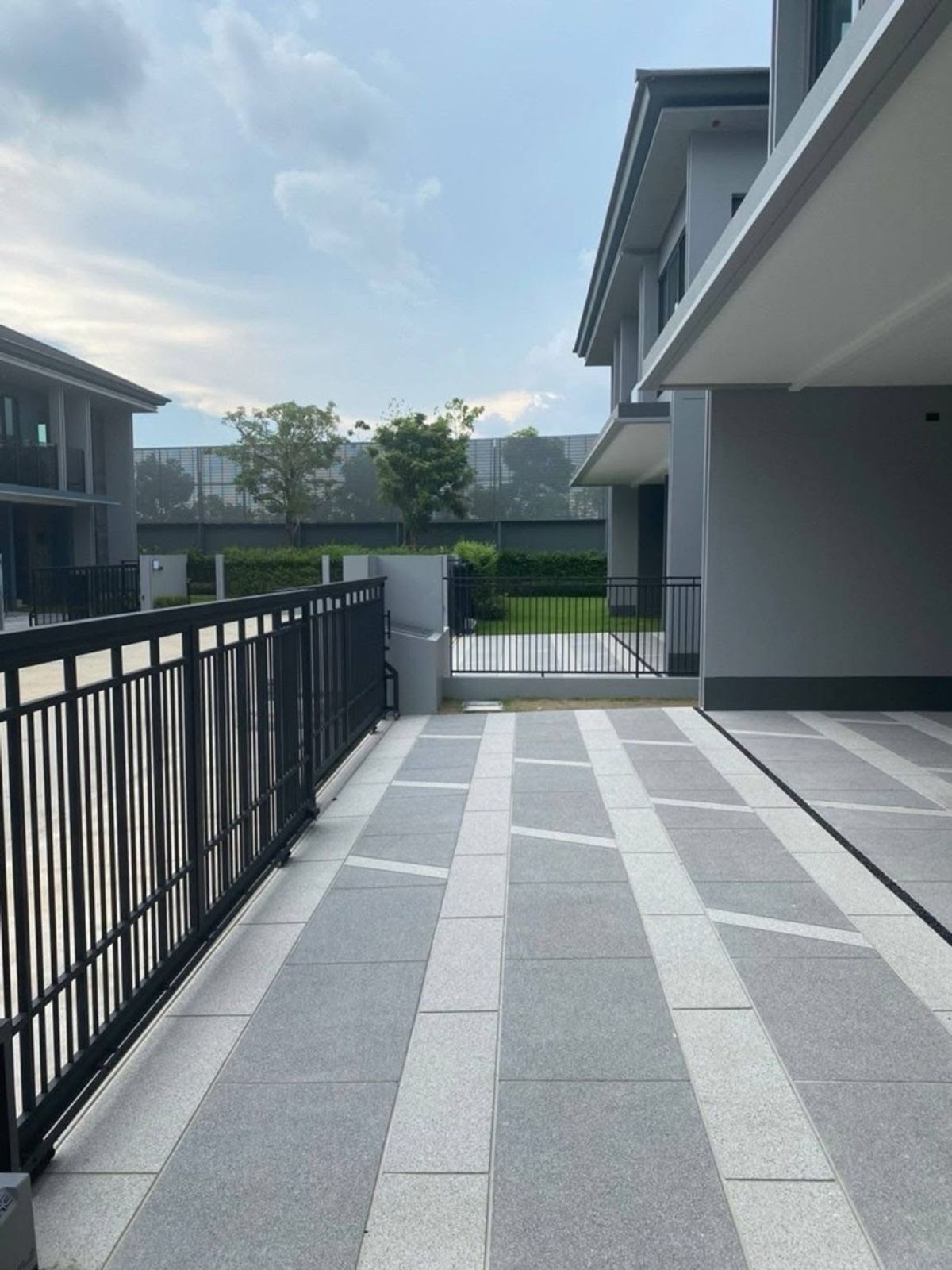 HousePattanakan, Srinakarin : For rent /selling luxury houses, Setthasiri, Krungthep Kreetha 2 #Beautiful house, complete function, ready to live, potential location, peaceful atmosphere near the expressway and Suvarnabhumi Airport.