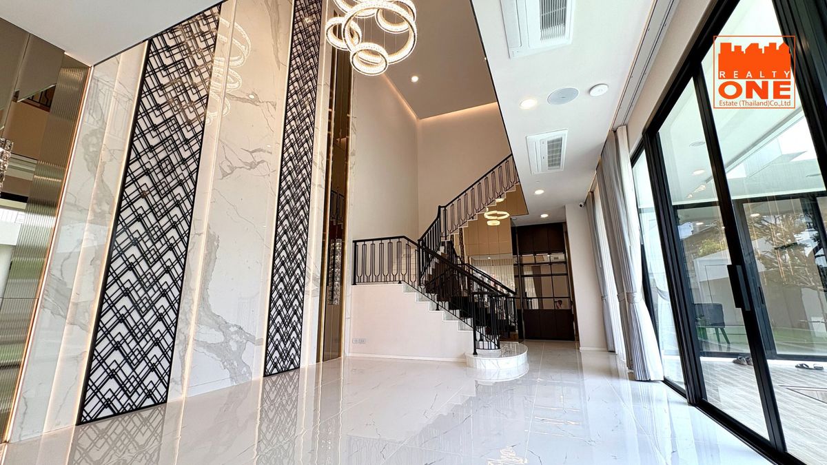 ขายลาดพร้าว101 แฮปปี้แลนด์ : ขายบ้านหรูหลังใหญ่ สร้างใหม่ พร้อมสระว่ายน้ำ 220 ตารางวา ลาดพร้าว 101 แยก 42