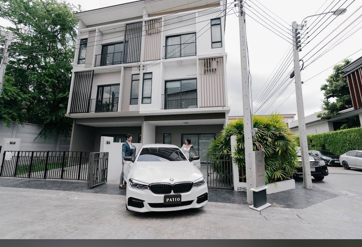 ให้เช่าทาวน์โฮมพัฒนาการ ศรีนครินทร์ : ให้เช่าบ้าน 3 ชั้น กรุงเทพกีฑา ติดสนามกอล์ฟ โครงการ พาทิโอ ศรีนครินทร์-พระราม9 75,000 บาท/เดือน พร้อมเข้าอยู่