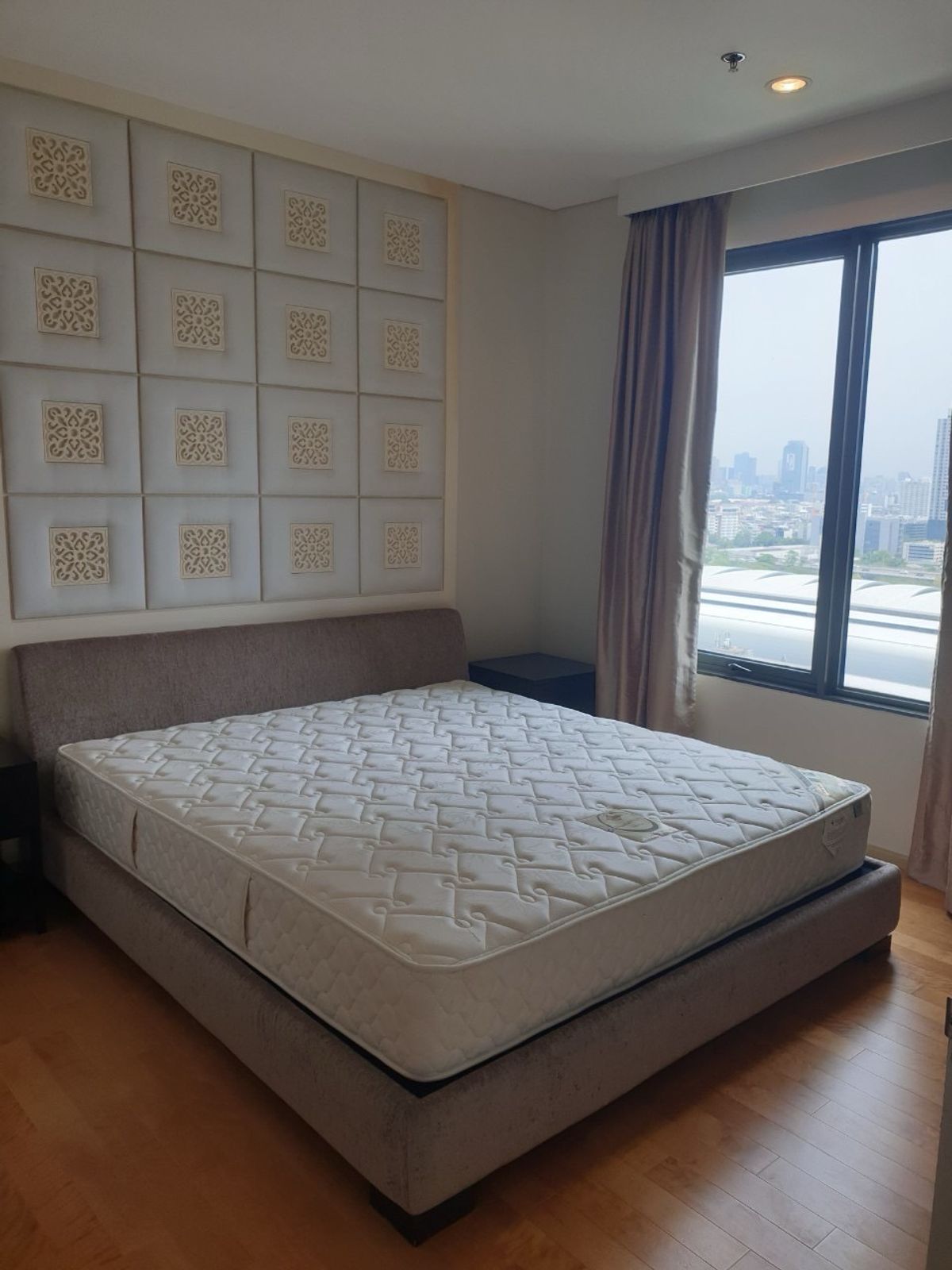 ให้เช่าคอนโดพระราม 9 เพชรบุรีตัดใหม่ RCA : AVAILABLE NOW  FOR RENT 1 BEDROOM 2 BATHROOM 80 SQ.M  FULLY FURNITURE  READY TO MOVE IN