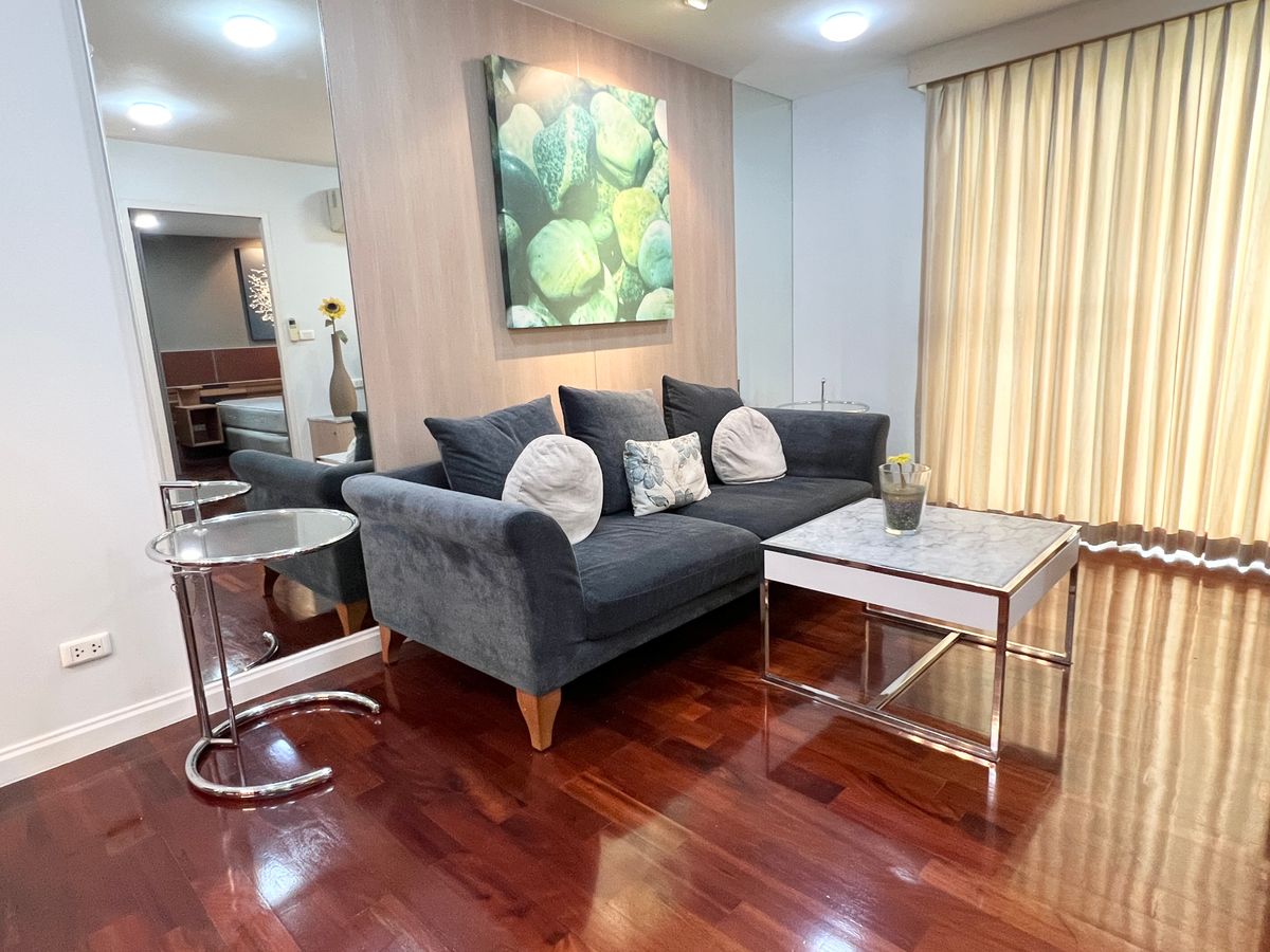 For RentCondoSukhumvit, Asoke, Thonglor : Condo for rent 49 Plus, decorated with 1 bedroom, 1 bathroom, size 51 square meters, 8th floor, near BTS Thonglor