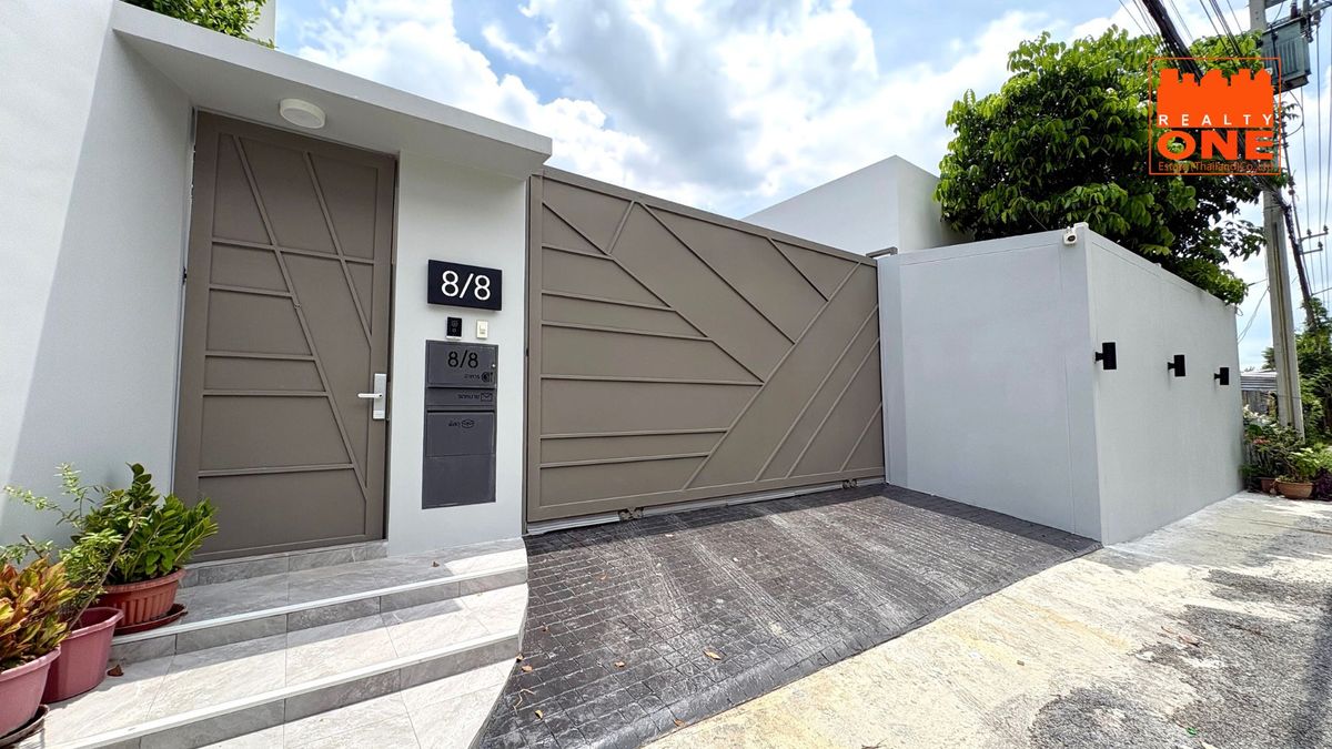 ขายลาดพร้าว101 แฮปปี้แลนด์ : ขายบ้านหรูหลังใหญ่ สร้างใหม่ พร้อมสระว่ายน้ำ 220 ตารางวา ลาดพร้าว 101 แยก 42