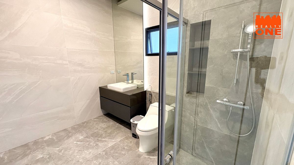 ขายลาดพร้าว101 แฮปปี้แลนด์ : ขายบ้านหรูหลังใหญ่ สร้างใหม่ พร้อมสระว่ายน้ำ 220 ตารางวา ลาดพร้าว 101 แยก 42