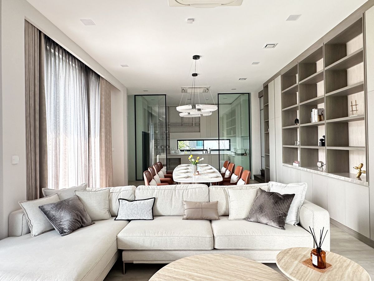 For RentHousePattanakan, Srinakarin : Luxury 3-Storey Corner Detached House with Private Lift at Vive Krungthep Kreetha Near Wellington College
