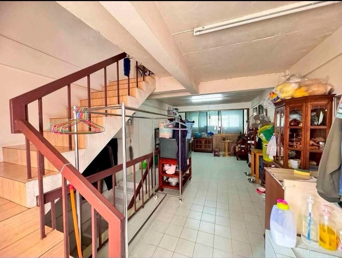 For SaleShop HouseSukhumvit, Asoke, Thonglor : Selling a 4 -story commercial building Ekkamai 30 is suitable for trading.