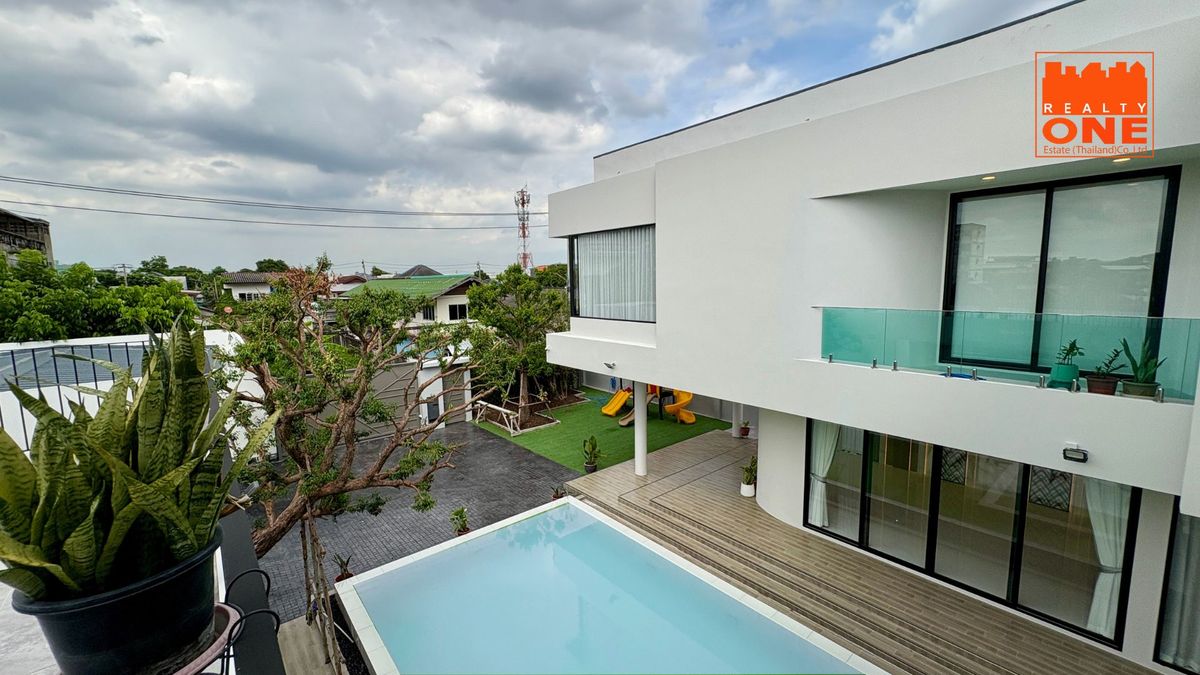 ขายลาดพร้าว101 แฮปปี้แลนด์ : ขายบ้านหรูหลังใหญ่ สร้างใหม่ พร้อมสระว่ายน้ำ 220 ตารางวา ลาดพร้าว 101 แยก 42