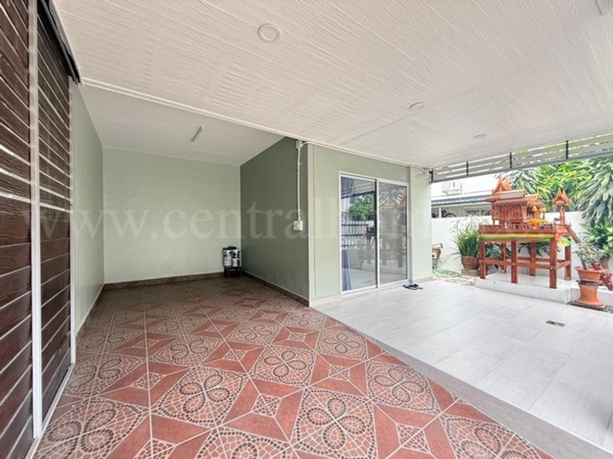 ทาวน์โฮม บ้านพฤกษา 60 รังสิต - บางพูน หลังมุม Loading...