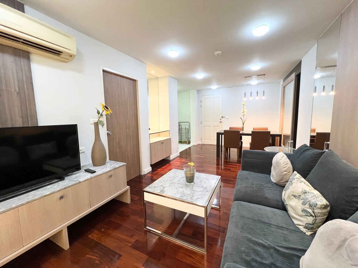For RentCondoSukhumvit, Asoke, Thonglor : Condo for rent 49 Plus, decorated with 1 bedroom, 1 bathroom, size 51 square meters, 8th floor, near BTS Thonglor