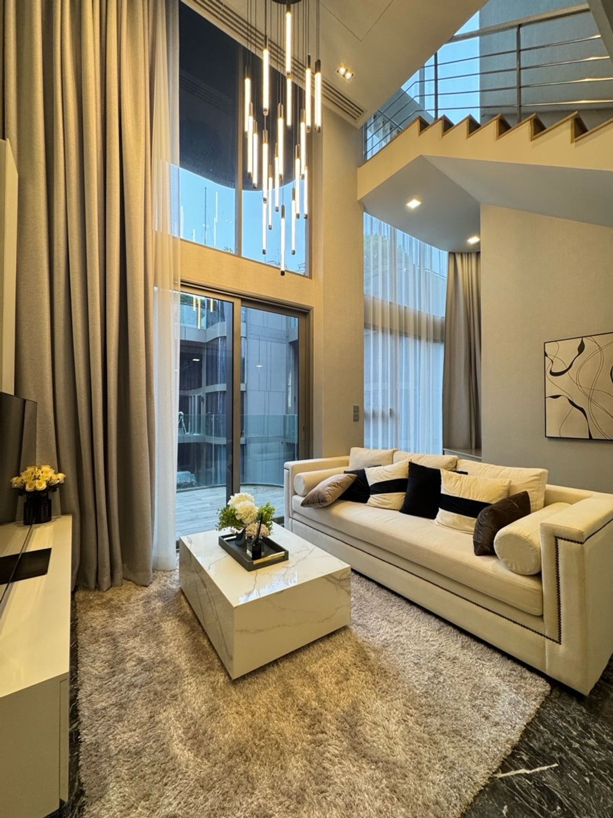 ให้เช่าคอนโดสุขุมวิท อโศก ทองหล่อ : ให้เช่า Ashton Residence 41 ห้อง Duplex Rooftop Garden 3 นอน 3 น้ำ เลี้ยงสัตว์ได้ ห้องใหม่ ไม่เคยปล่อยเช่า พร้อมเข้าอยู่ ไม่มี Defect