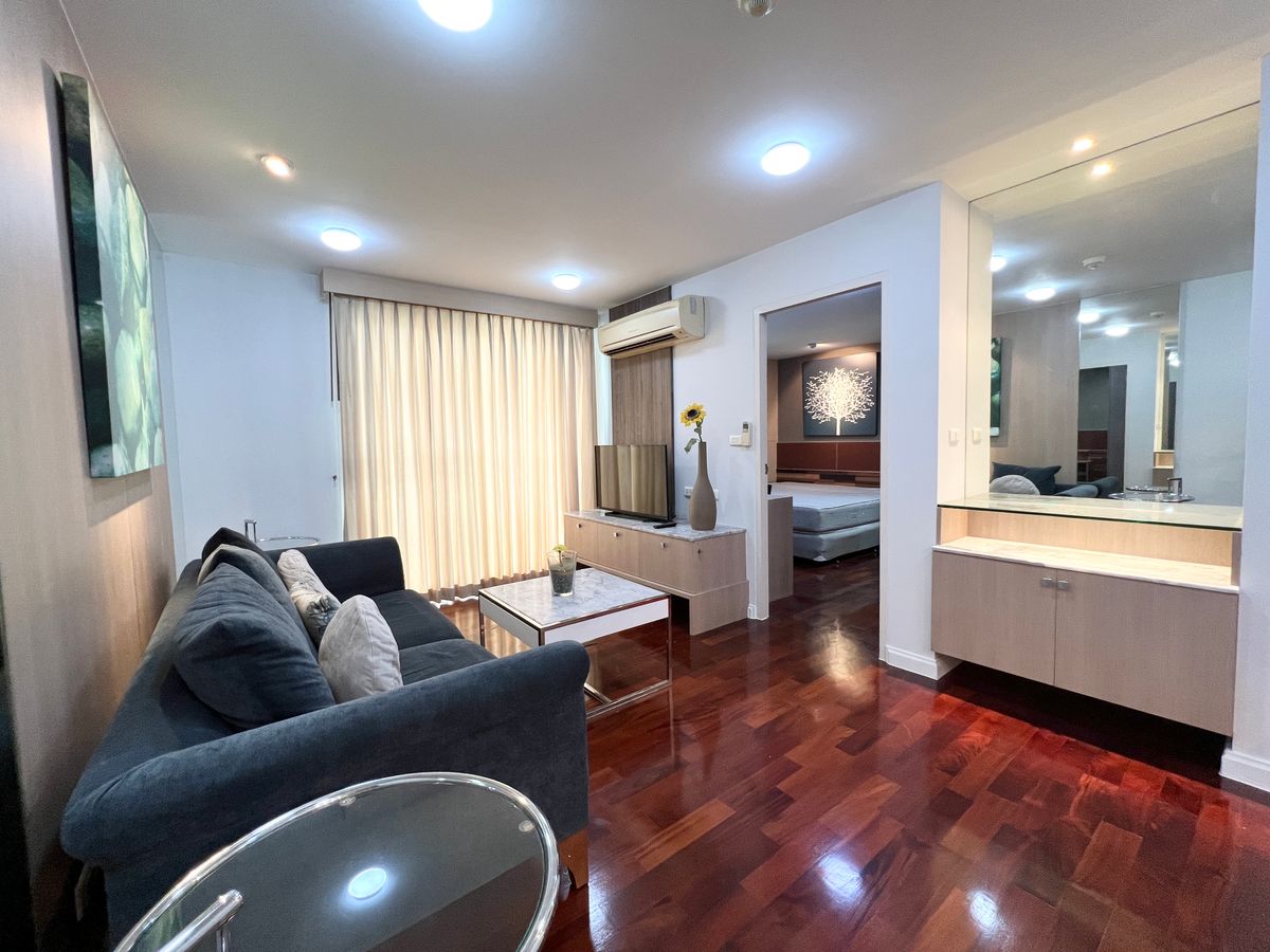 For RentCondoSukhumvit, Asoke, Thonglor : Condo for rent 49 Plus, decorated with 1 bedroom, 1 bathroom, size 51 square meters, 8th floor, near BTS Thonglor
