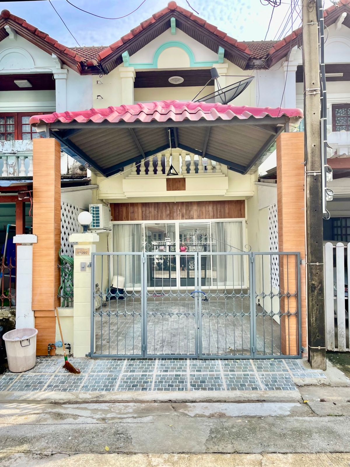 ให้เช่าทาวน์โฮมบางนา แบริ่ง ลาซาล : ให้เช่าทาวน์โฮม3ชั้น ถนนบางนา-ตราด56 แอร์เฟอร์นิเจอร์ครบ มี2ห้องนอน2ห้องน้ำ1ห้องอเนกประสงค์ ราคาเช่าเดือนละ20,000บาท