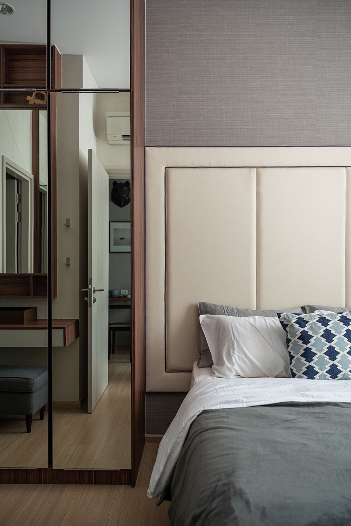 For RentCondoRama9, Petchburi, RCA :  ★ The capital Ekamai-Thonglor ★ 32 sq m., 12th floor (1 bedroom, 1bathroom), ★near department store EmQuartier★Near Central Rama 9★Airport Link and the Saen Saep Canal passenger boat is convenient ★ Complete with electrical appliances ★