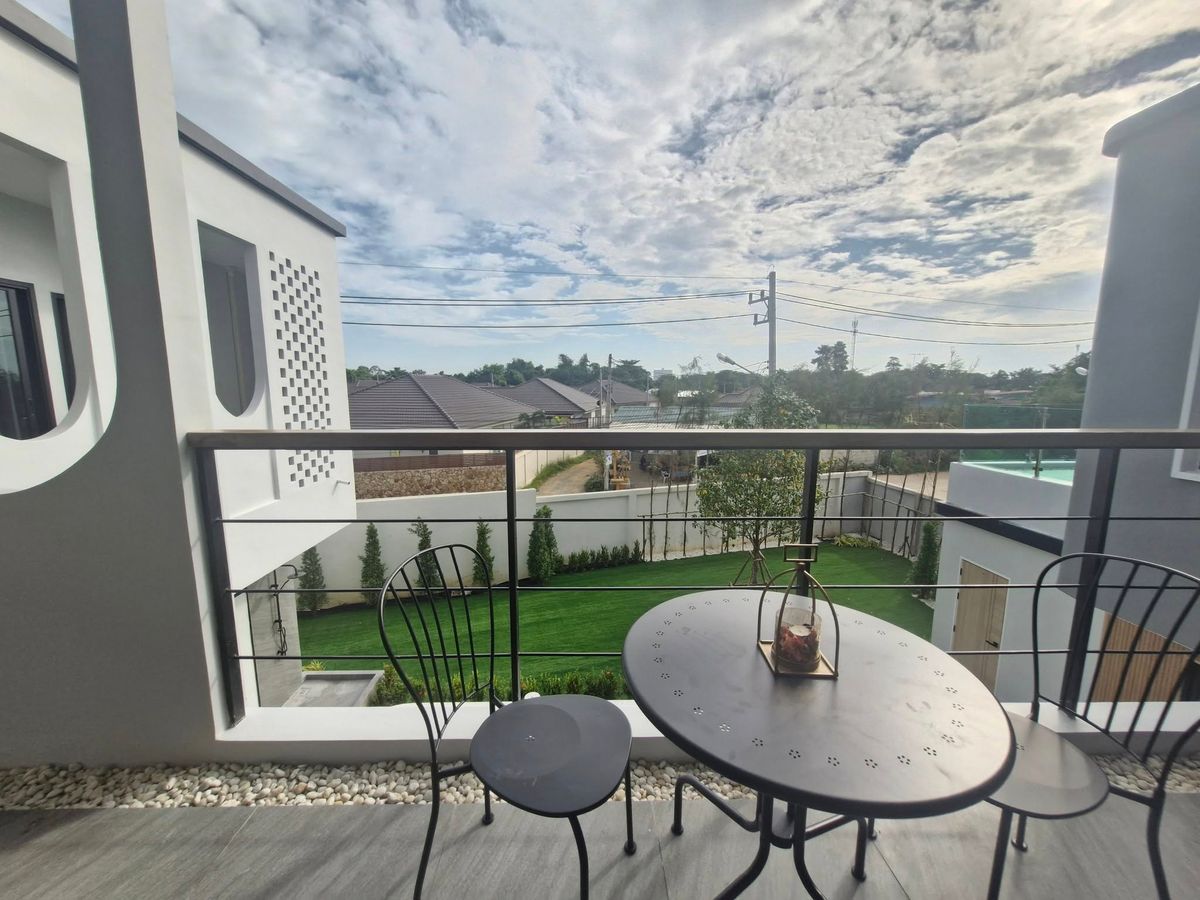 ขายพัทยา บางแสน ชลบุรี สัตหีบ : 🎉🏡 มายรูมพูลวิลล่า พัทยา สไตล์โมเดิร์น Luxury พร้อมสระว่ายน้ำส่วนตัว! ฟังก์ชัน 5 ห้องนอน! 💦