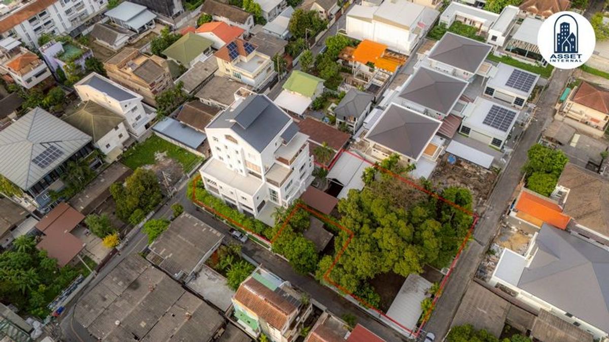 For SaleLandSukhumvit, Asoke, Thonglor : Land for sale 487 square wah, BTS Ekkamai, with 7 -story building, Soi Ekkamai 10, Yaek 6, Phra Khanong Nuea, Watthana, Bangkok