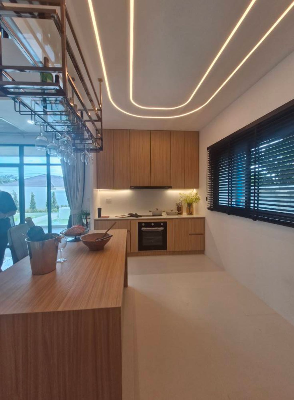 ขายพัทยา บางแสน ชลบุรี สัตหีบ : 🎉🏡 มายรูมพูลวิลล่า พัทยา สไตล์โมเดิร์น Luxury พร้อมสระว่ายน้ำส่วนตัว! ฟังก์ชัน 5 ห้องนอน! 💦