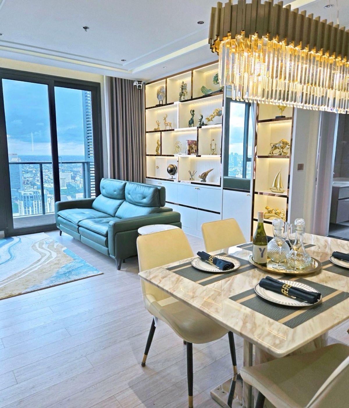 ให้เช่าคอนโดพระราม 9 เพชรบุรีตัดใหม่ RCA : 🔥🔥3 bedrooms executive-Class Home in the Sky - One9Five Rama 9 🔥