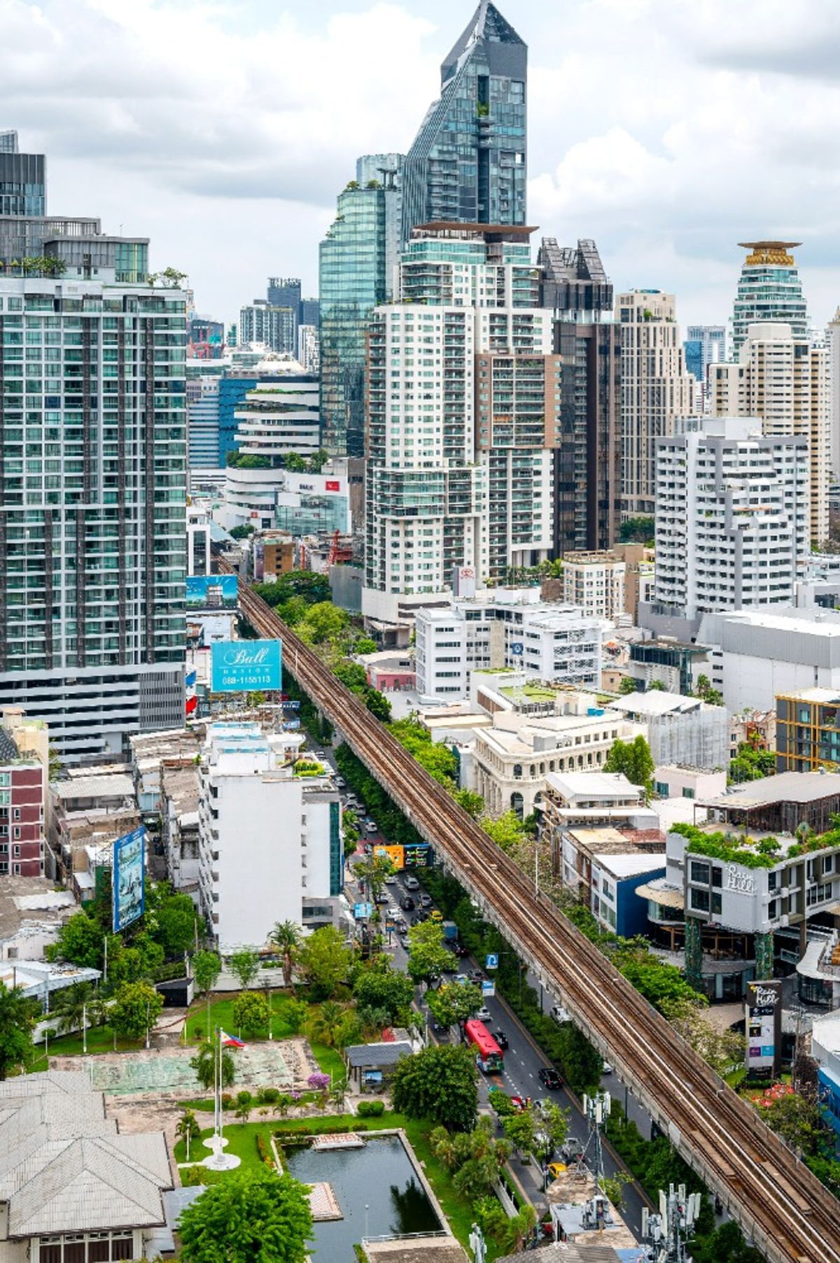 ขายคอนโดสุขุมวิท อโศก ทองหล่อ : ห้องปรับปรุงใหม่ ราคาคุ้มค่ากับการอยู่อาศัยหรือการลงทุนที่คอนโดสุดหรู (อัตราผลตอบแทน 5.08%) บริการเจ้าหน้าที่อำนวยความสะดวก 5 ดาว ใกล้กับบีทีเอสเดินเพียงประมาณ 10 นาทีไปยัง EMdistrict 