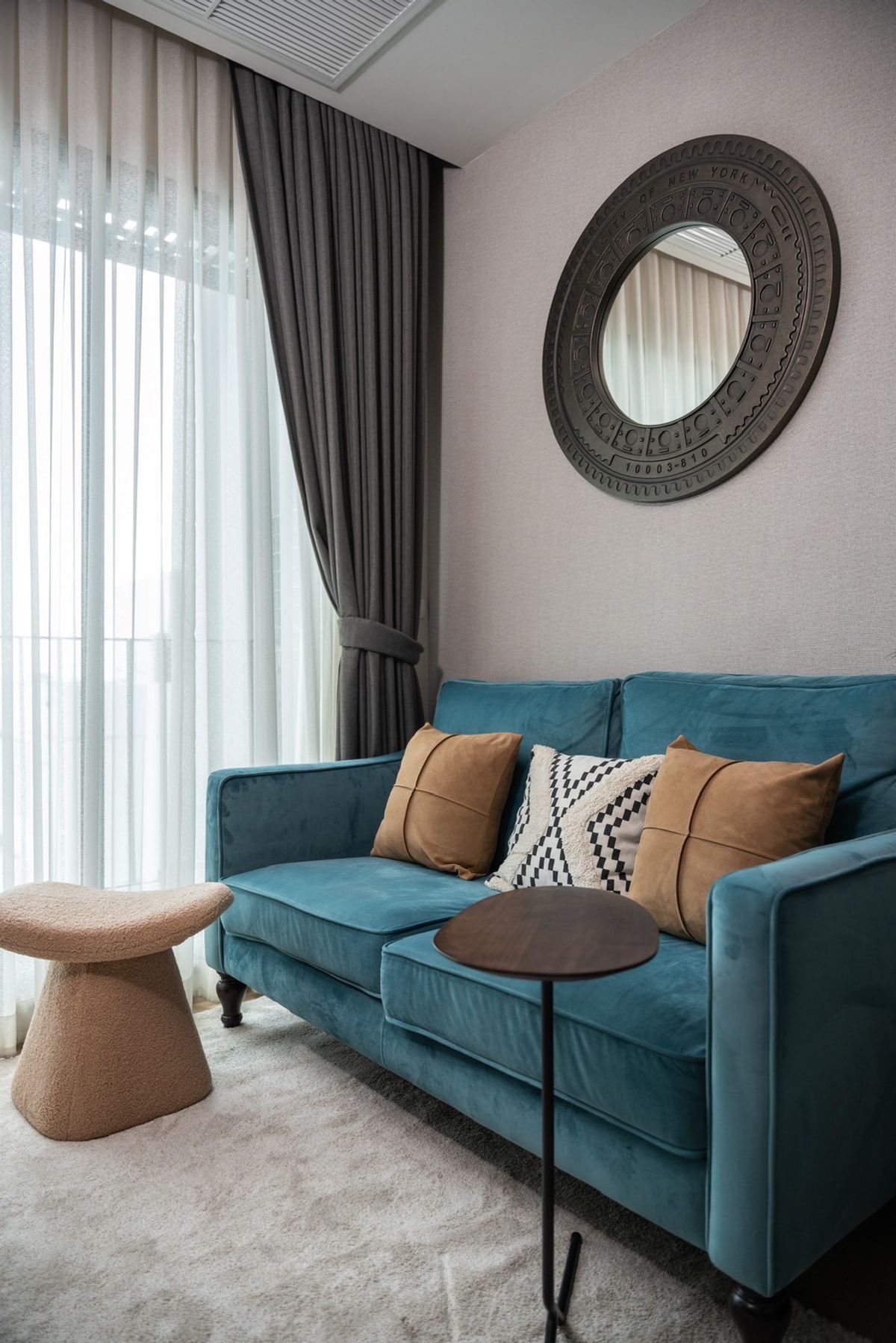 For RentCondoRama9, Petchburi, RCA :  ★ The capital Ekamai-Thonglor ★ 32 sq m., 12th floor (1 bedroom, 1bathroom), ★near department store EmQuartier★Near Central Rama 9★Airport Link and the Saen Saep Canal passenger boat is convenient ★ Complete with electrical appliances ★