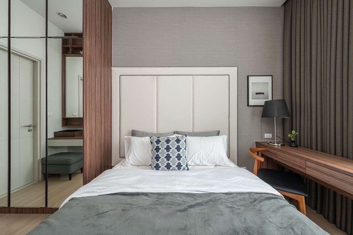 For RentCondoRama9, Petchburi, RCA :  ★ The capital Ekamai-Thonglor ★ 32 sq m., 12th floor (1 bedroom, 1bathroom), ★near department store EmQuartier★Near Central Rama 9★Airport Link and the Saen Saep Canal passenger boat is convenient ★ Complete with electrical appliances ★