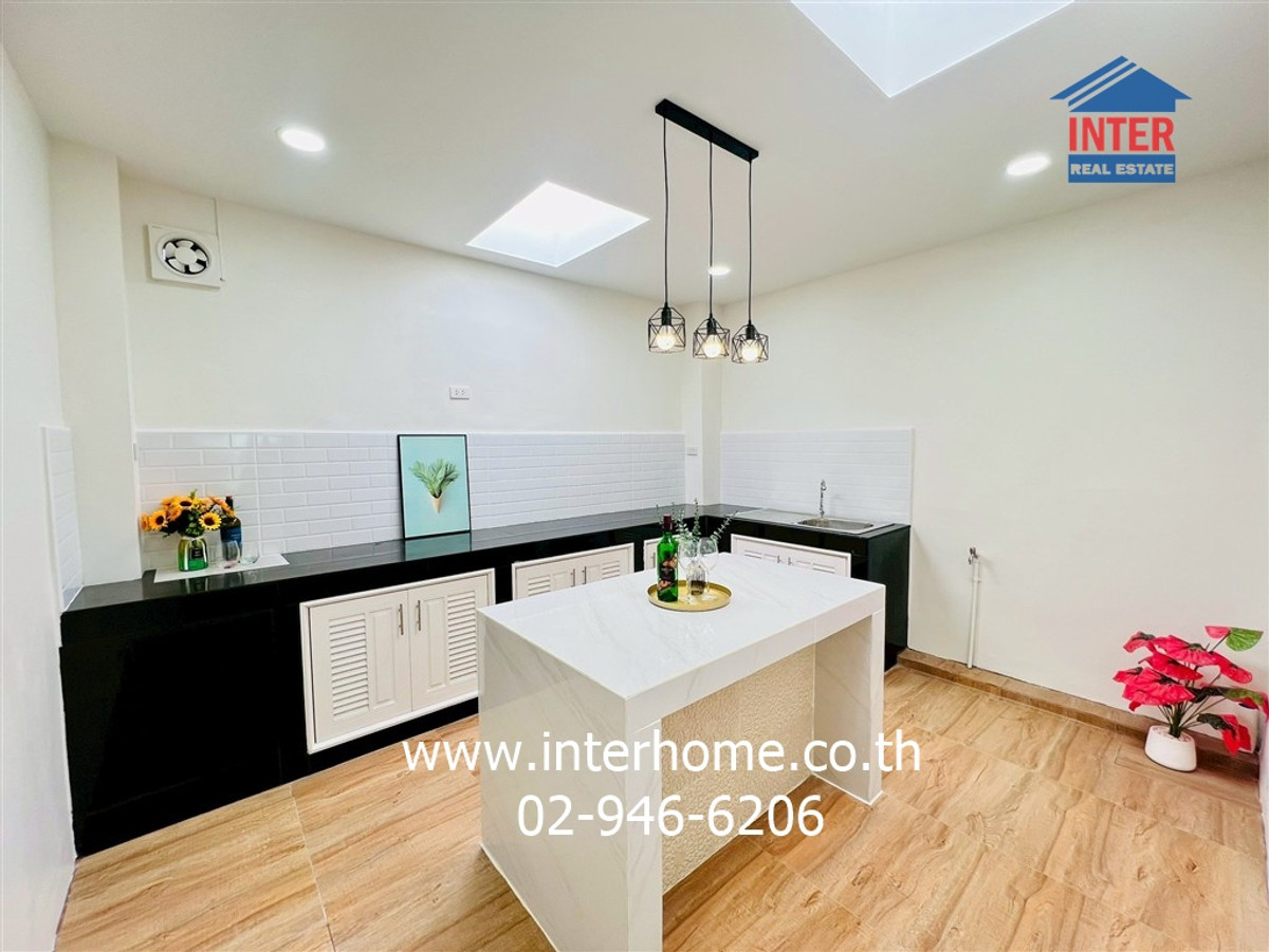 For SaleTownhomeSapankwai,Jatujak : Townhouse 2 floors, 20.2 sq.w., Yu Charoen Village Soi Inthamara 40 Vibhavadi Rangsit Road Ratchadaphisek Road, Din Daeng District, Bangkok
