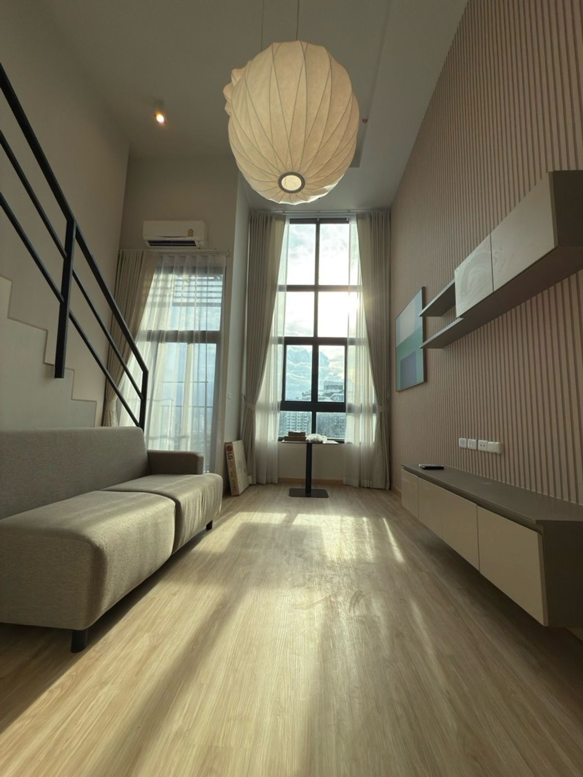 ให้เช่าคอนโดพระราม 9 เพชรบุรีตัดใหม่ RCA : New Duplex 1BR at Rama 9 (fixed after Earthquake)  