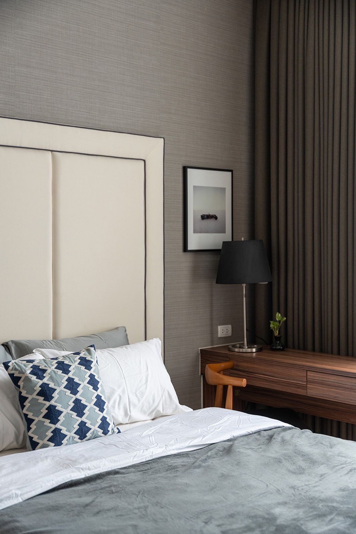 For RentCondoRama9, Petchburi, RCA :  ★ The capital Ekamai-Thonglor ★ 32 sq m., 12th floor (1 bedroom, 1bathroom), ★near department store EmQuartier★Near Central Rama 9★Airport Link and the Saen Saep Canal passenger boat is convenient ★ Complete with electrical appliances ★