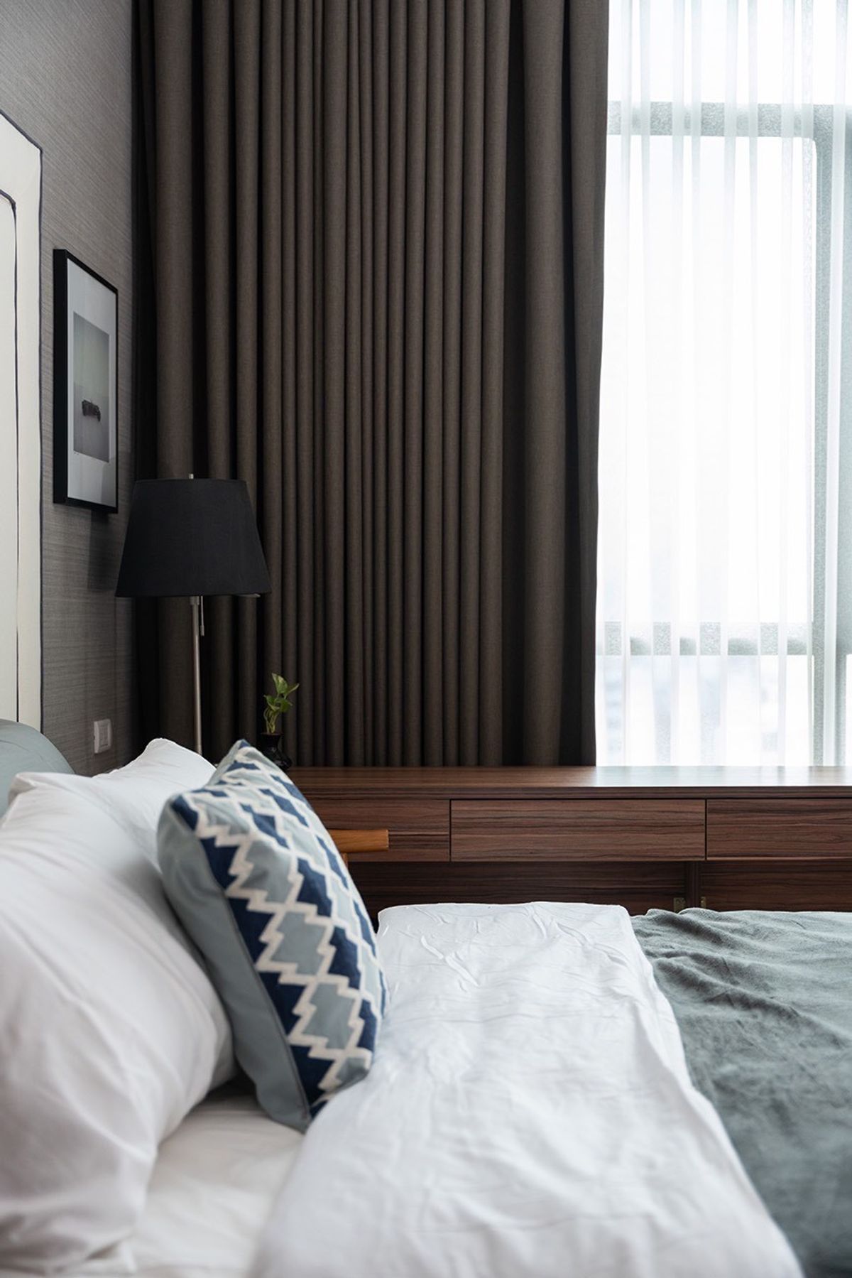 For RentCondoRama9, Petchburi, RCA :  ★ The capital Ekamai-Thonglor ★ 32 sq m., 12th floor (1 bedroom, 1bathroom), ★near department store EmQuartier★Near Central Rama 9★Airport Link and the Saen Saep Canal passenger boat is convenient ★ Complete with electrical appliances ★