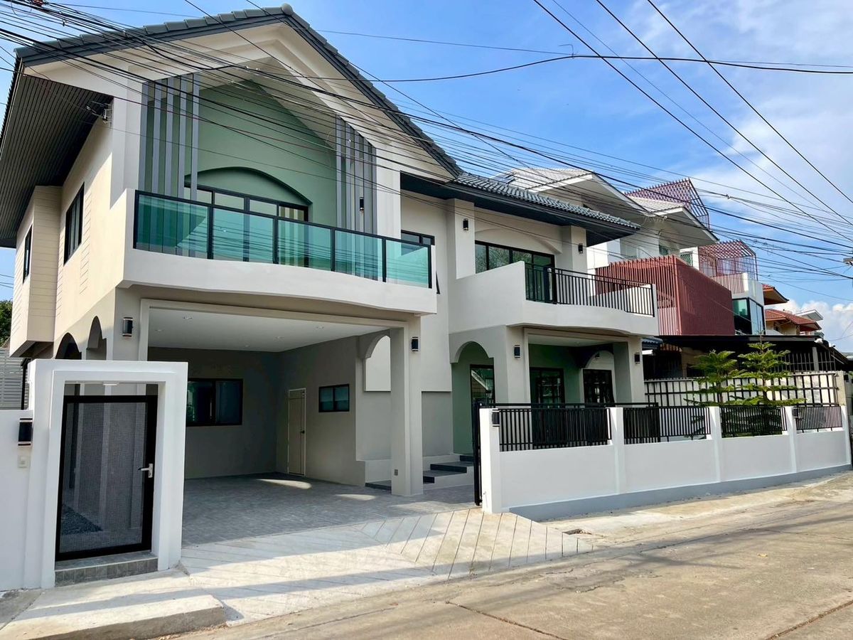 ขายบ้านเสรีไทย-นิด้า : 🎉🏡 ราคาพิเศษ! บ้านเดี่ยวปรับปรุงใหม่ #หมู่บ้านปรีชาล้ำเพชร #รามคำแหง76 ทำเลทองพร้อมเข้าอยู่! ฟรีโอน! ✨