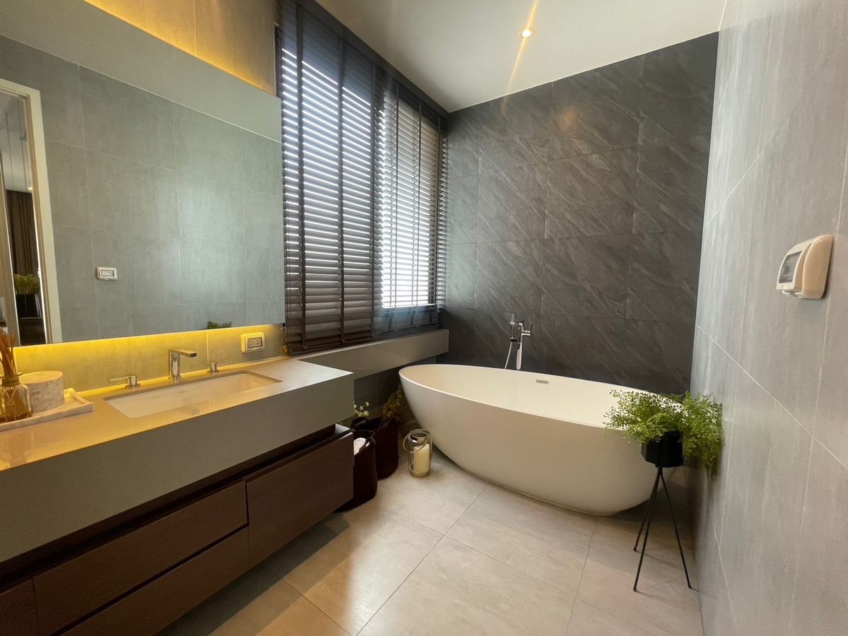 ขายทาวน์โฮมพระราม 9 เพชรบุรีตัดใหม่ RCA : AIRES Rama 9 : Modern Townhome 