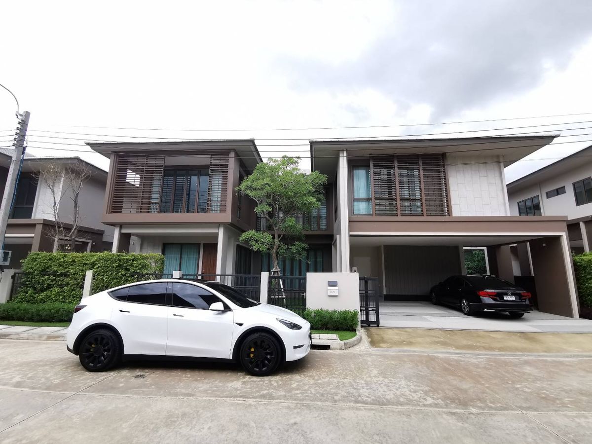 บ้านพัฒนาการ ศรีนครินทร์ : Burasiri Krungthrp Kreetha: 83.2 sqwah 294sqm. Sell: 31,000,000 Rent: 200,000/mth. Am: 0656199198
